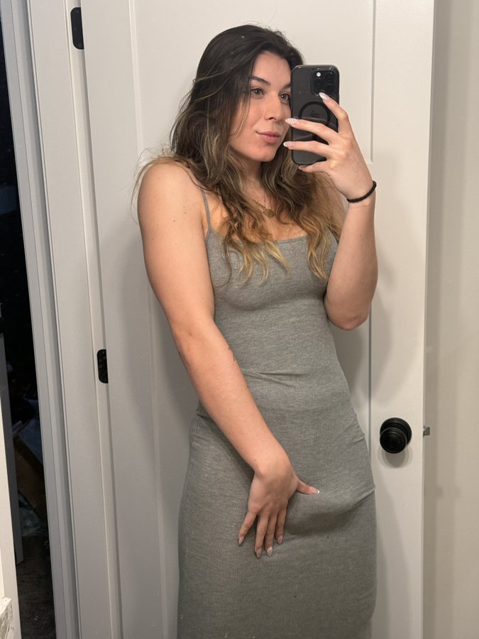 her tight grey dress doesn’t hide much #SIFJSr6R
