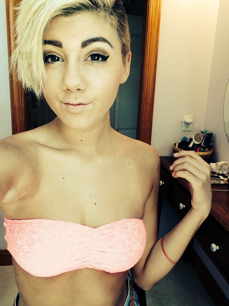 Slut shared by submitter wanting to expose #AwjNO8VH