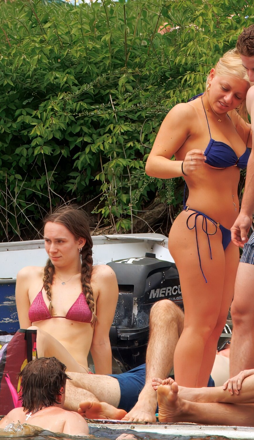 loira bronzeada da bunda enorme de biquini #d7eHJw2C